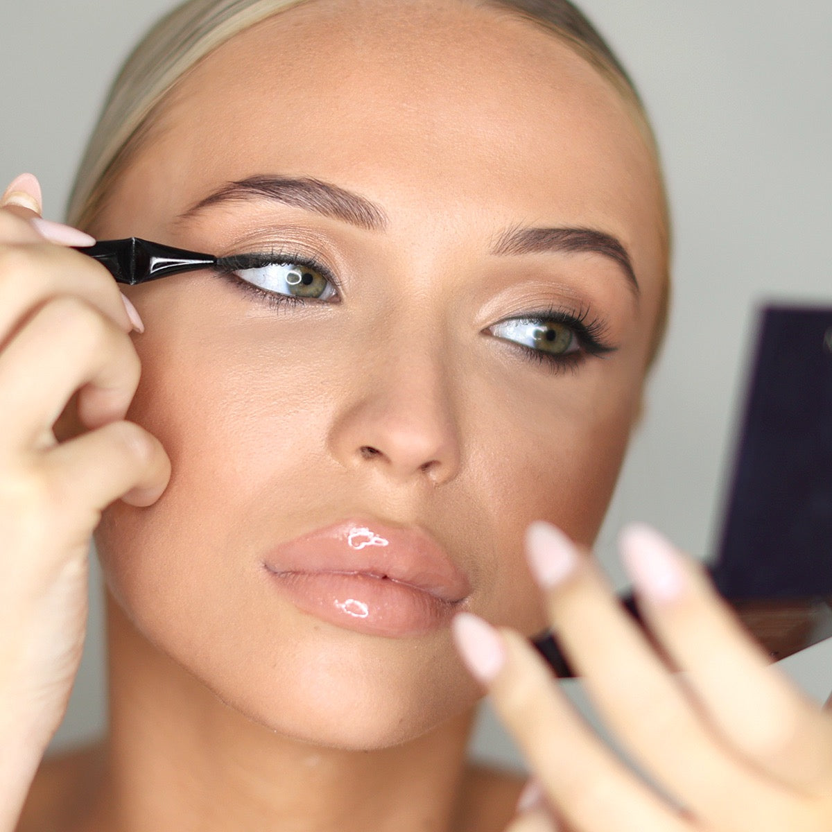 Angled Eyeliner Brush