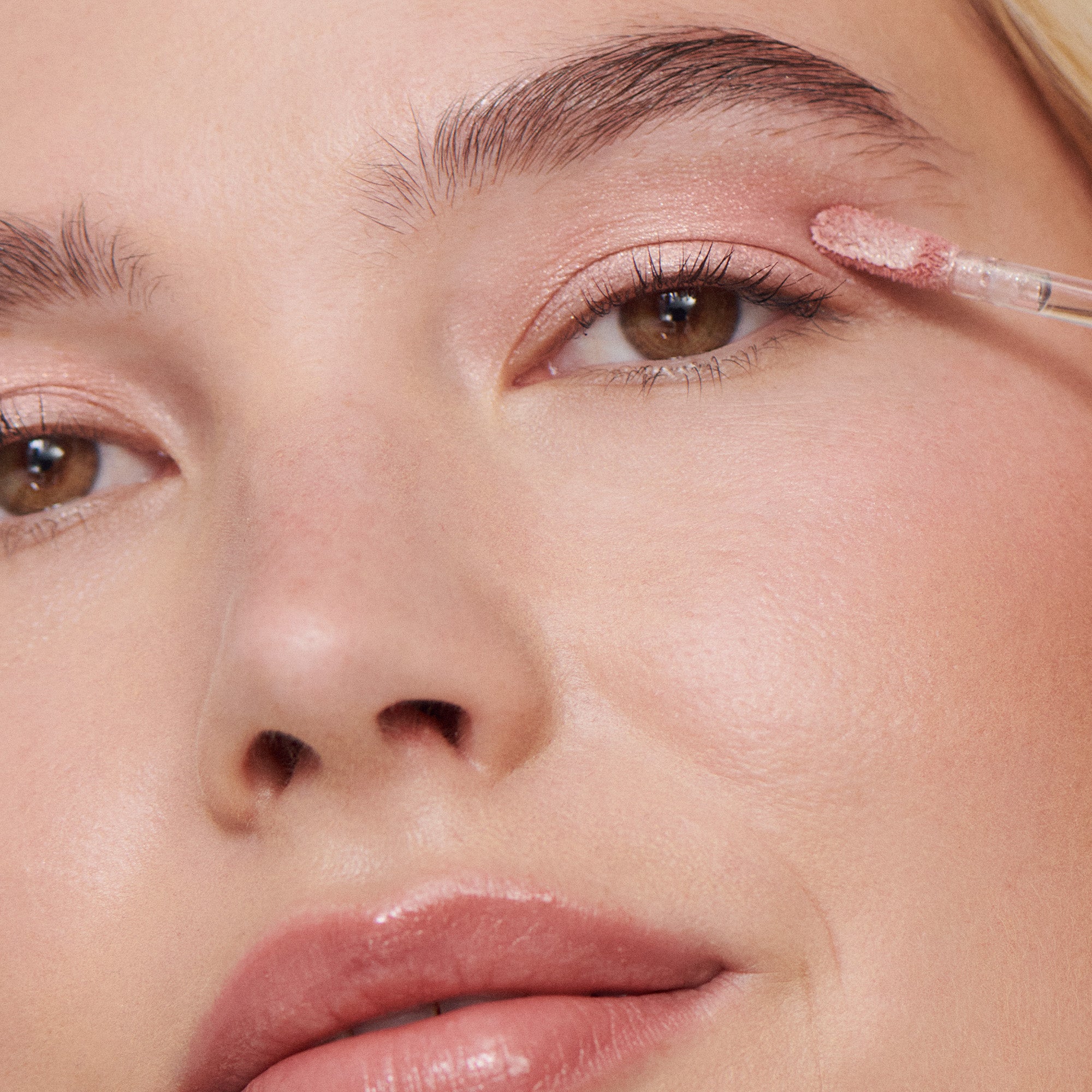 Liquid Powder Eye Tint