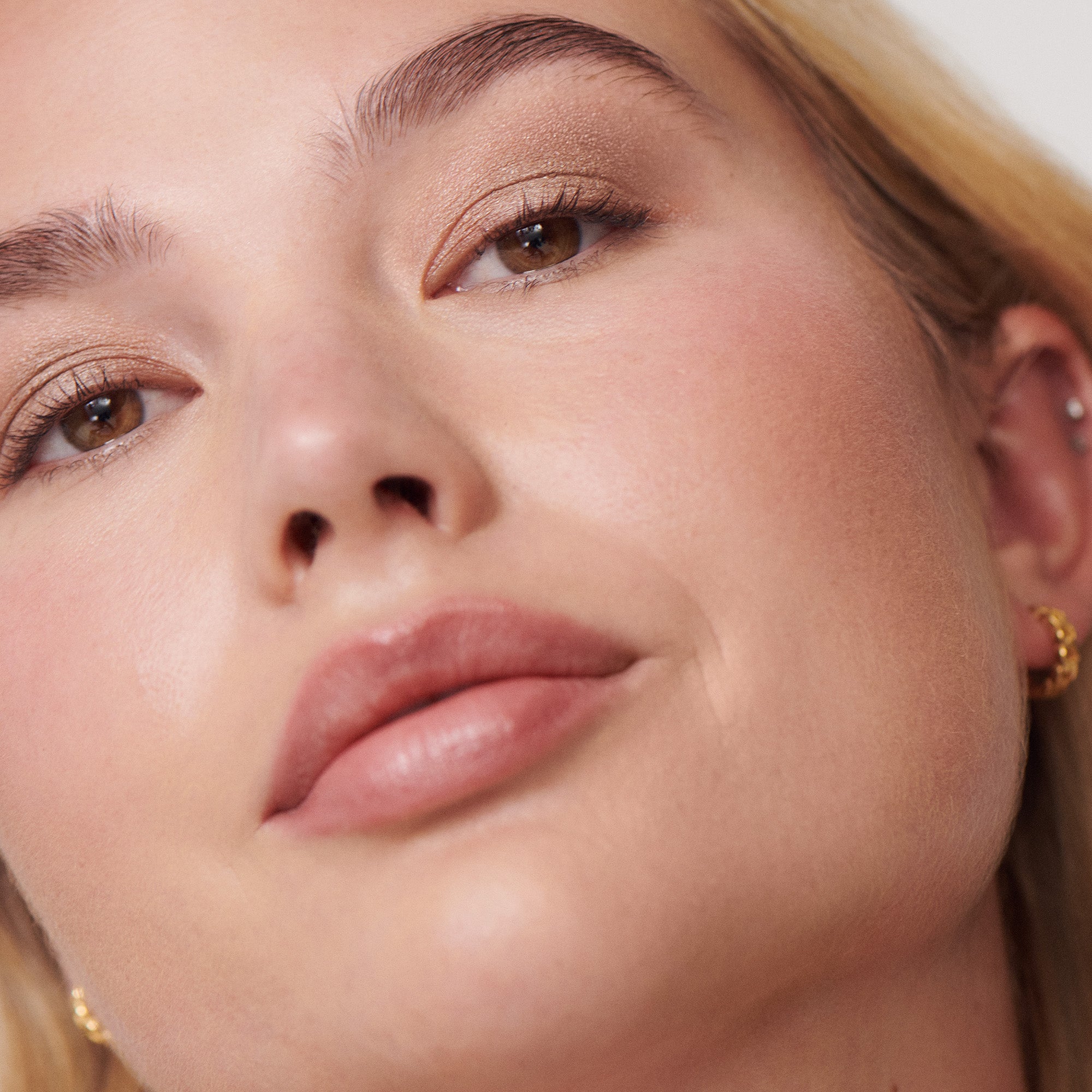 Liquid Powder Eye Tint