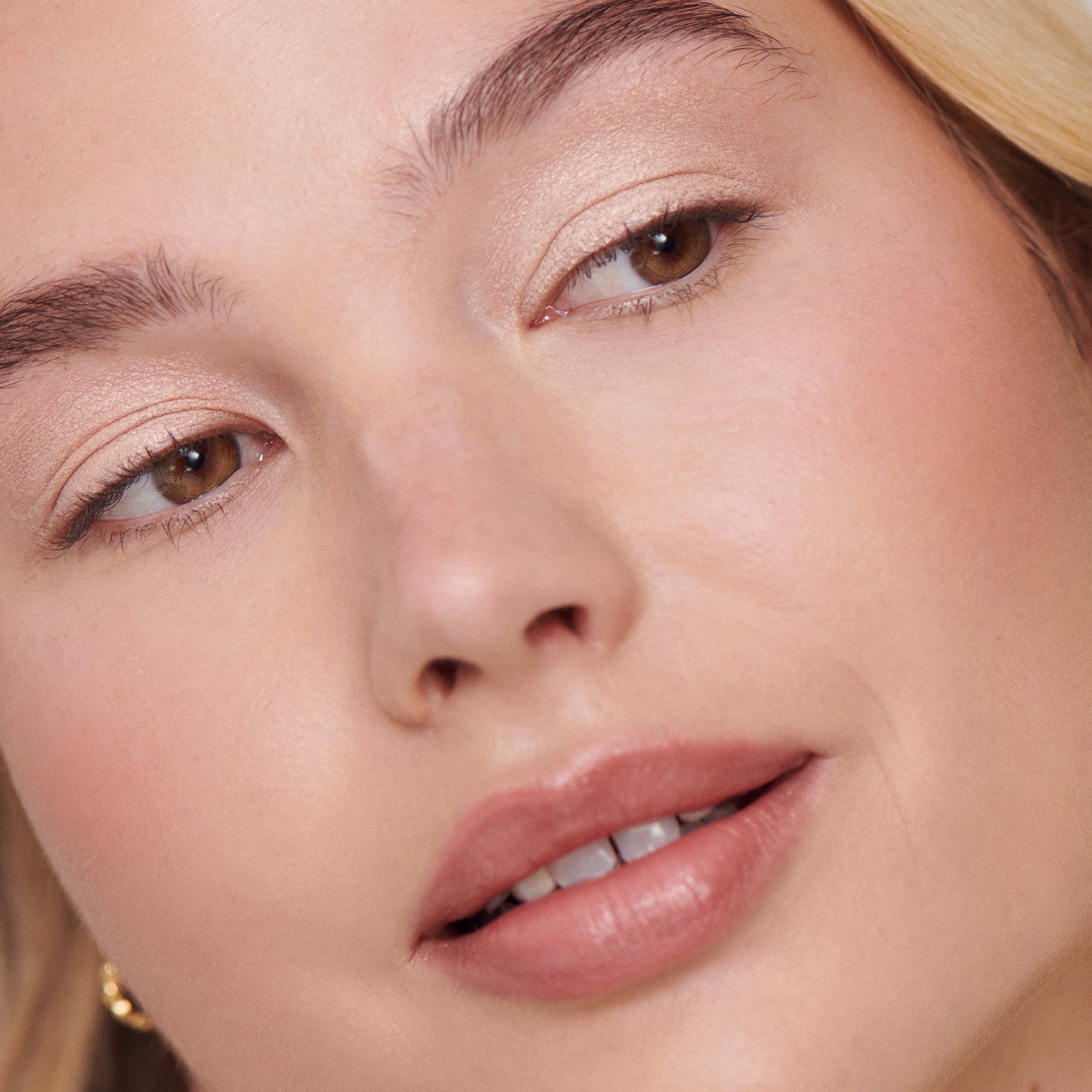 Liquid Powder Eye Tint