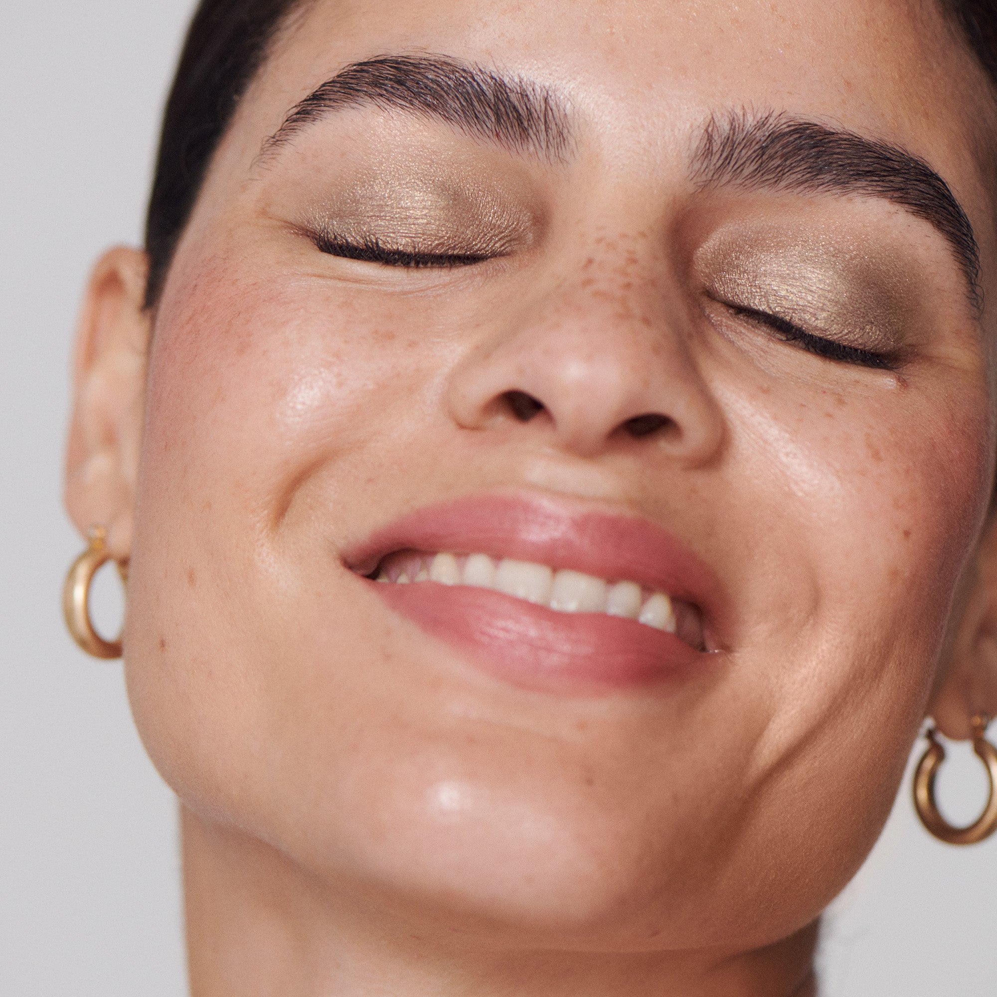 Liquid Powder Eye Tint